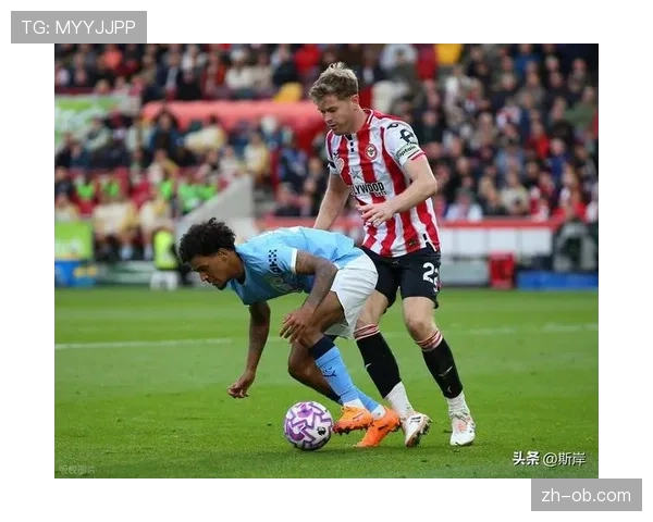 现场记录：布伦特福德球员因不满对手快速开定位球，与裁判发生争执