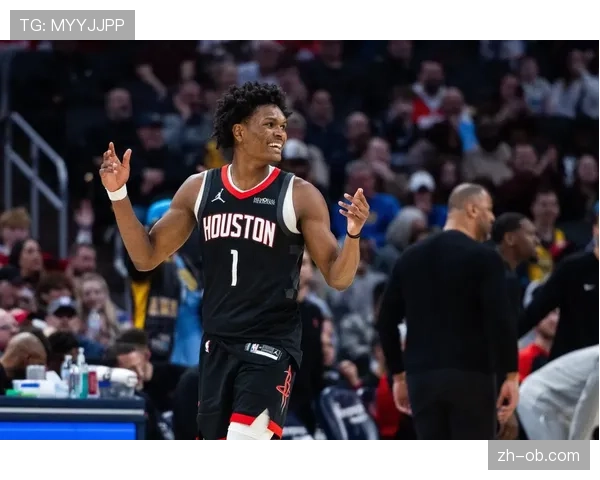 火箭队宣布，新秀中锋阿门·汤普森因手腕骨折将缺席剩余常规赛